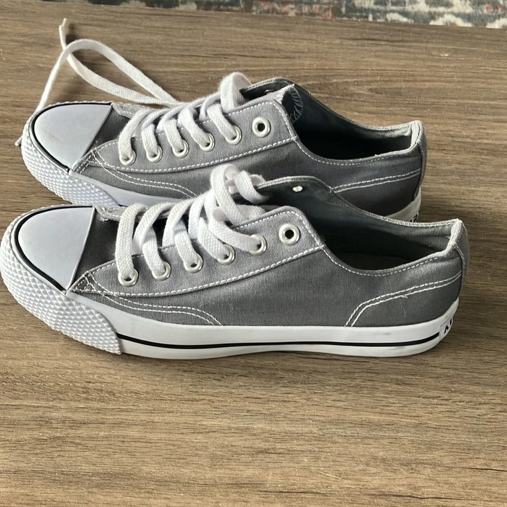 Air walk mint condition! - Picture 3 of 7